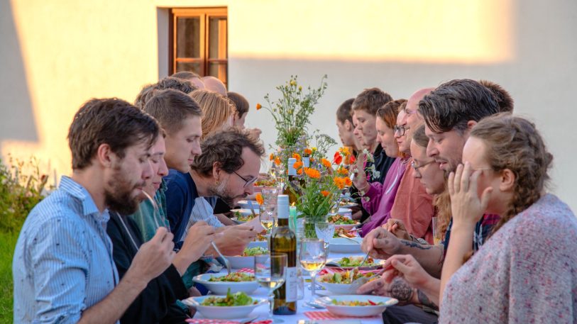 Ve dni věnovaném vizi dobrého života jsme uspořádali hostinu ztělesňující nerůstovou hodnotu konviviality.