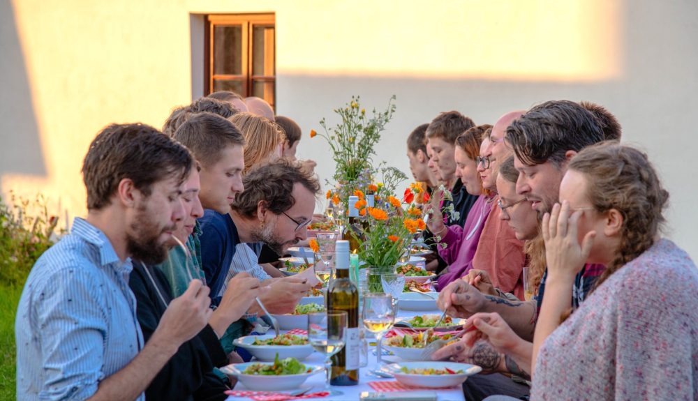 Ve dni věnovaném vizi dobrého života jsme uspořádali hostinu ztělesňující nerůstovou hodnotu konviviality.
